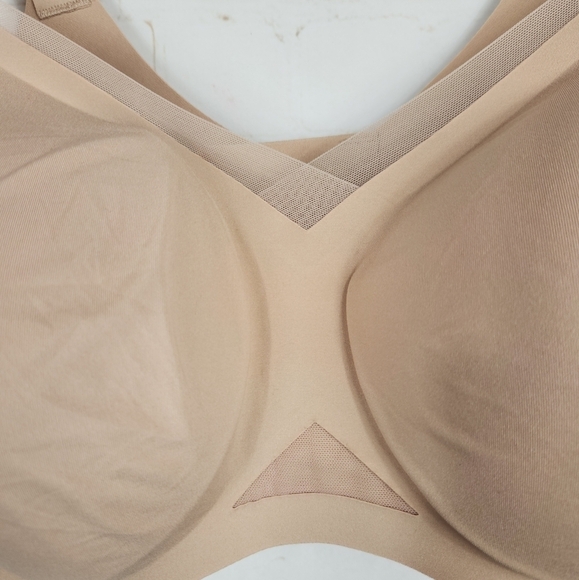 Honeylove Mesh CrossOver V-Neck Wireless Bra in Sand 40 C/D (1X) - Picture 6 of 12